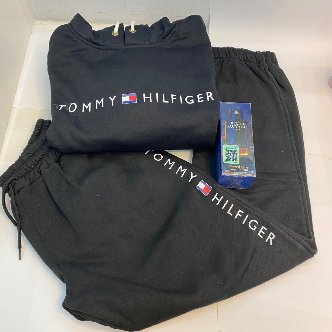 CONJUNTO TOMMY + PERFUME