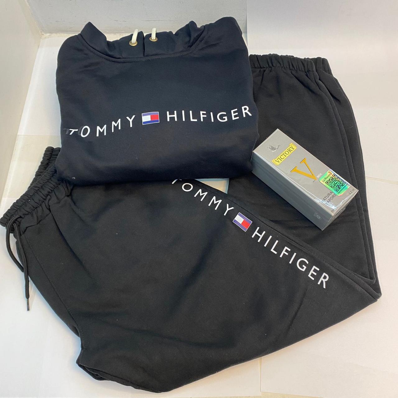 CONJUNTO TOMMY + PERFUME